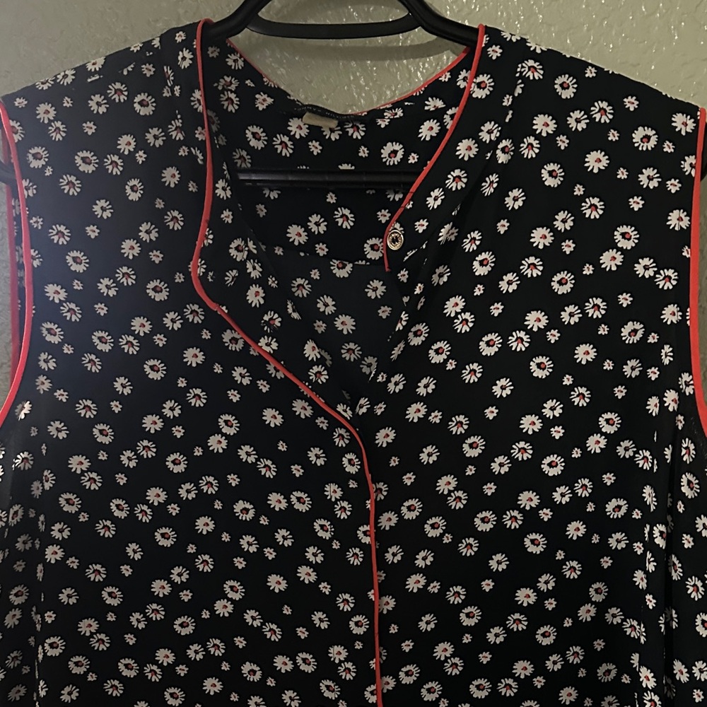 Floral Black Sleeveless Blouse